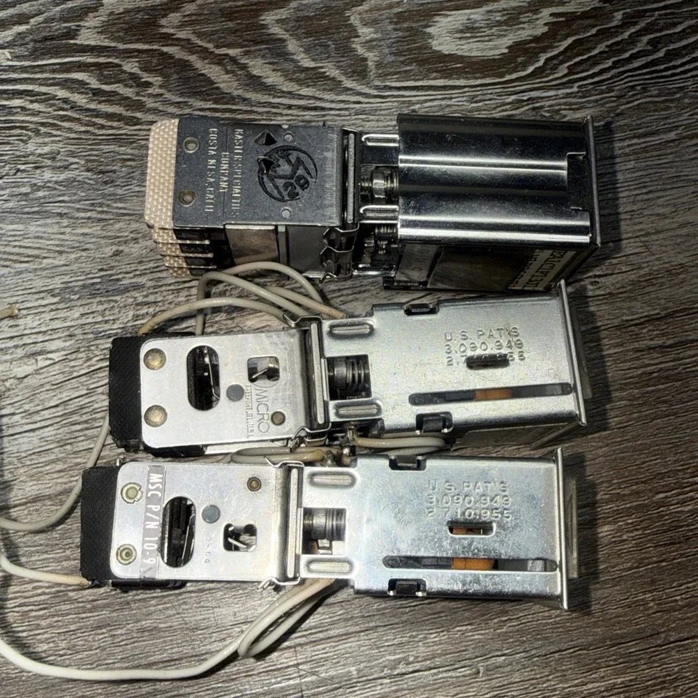 Master Specialties Co push Switch Lot Of 3 PH10A1-2 PH10A1-1 & 10EF13 For Parts